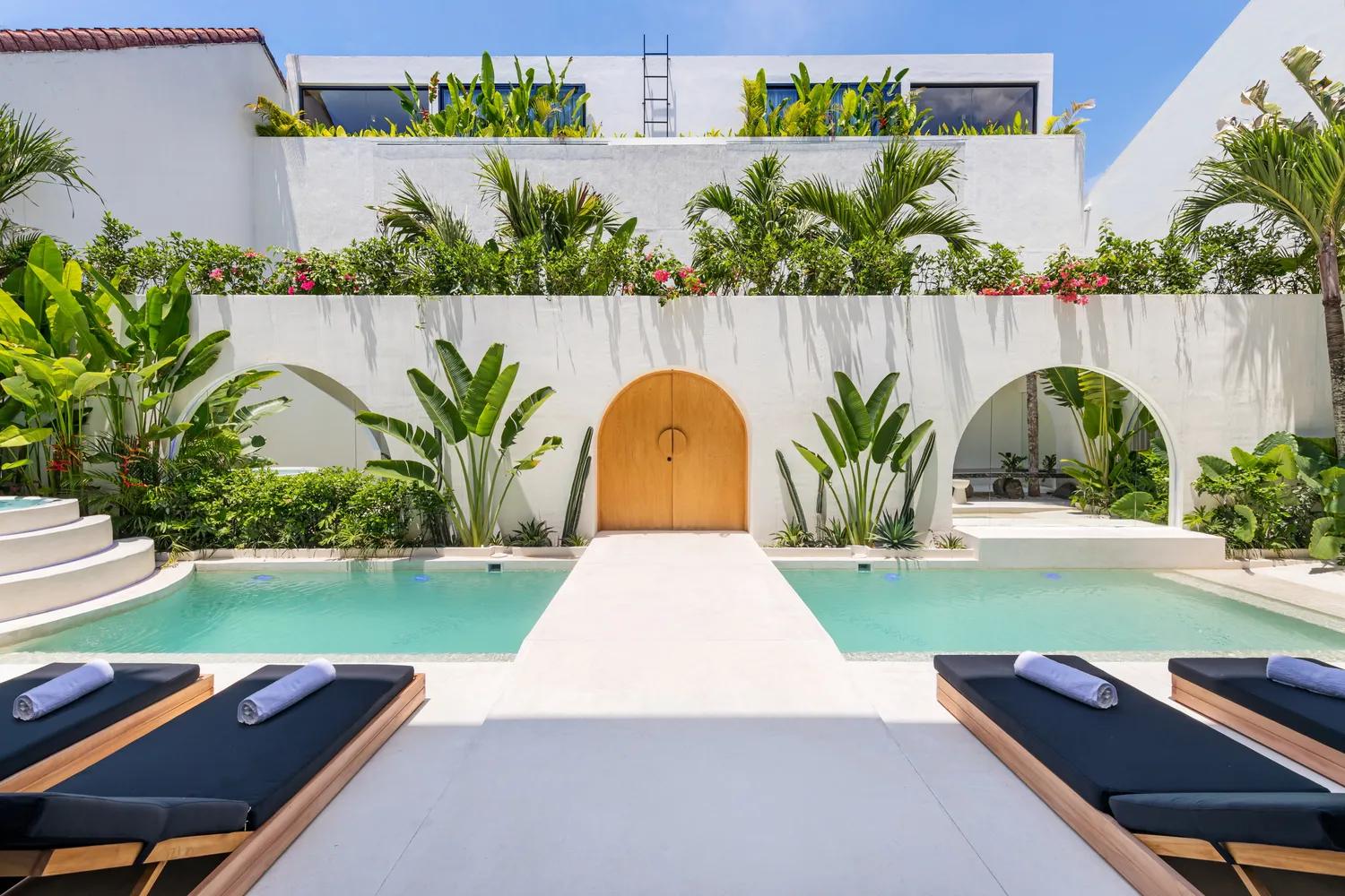 WHITE VILLAS