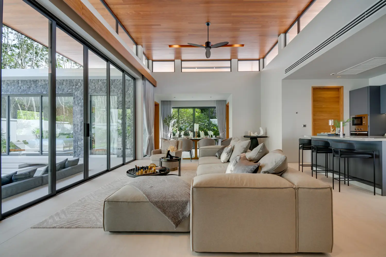 Four Seasons bedrooms 4 square 380