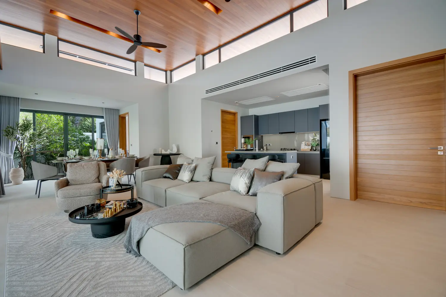 Four Seasons bedrooms 4 square 380