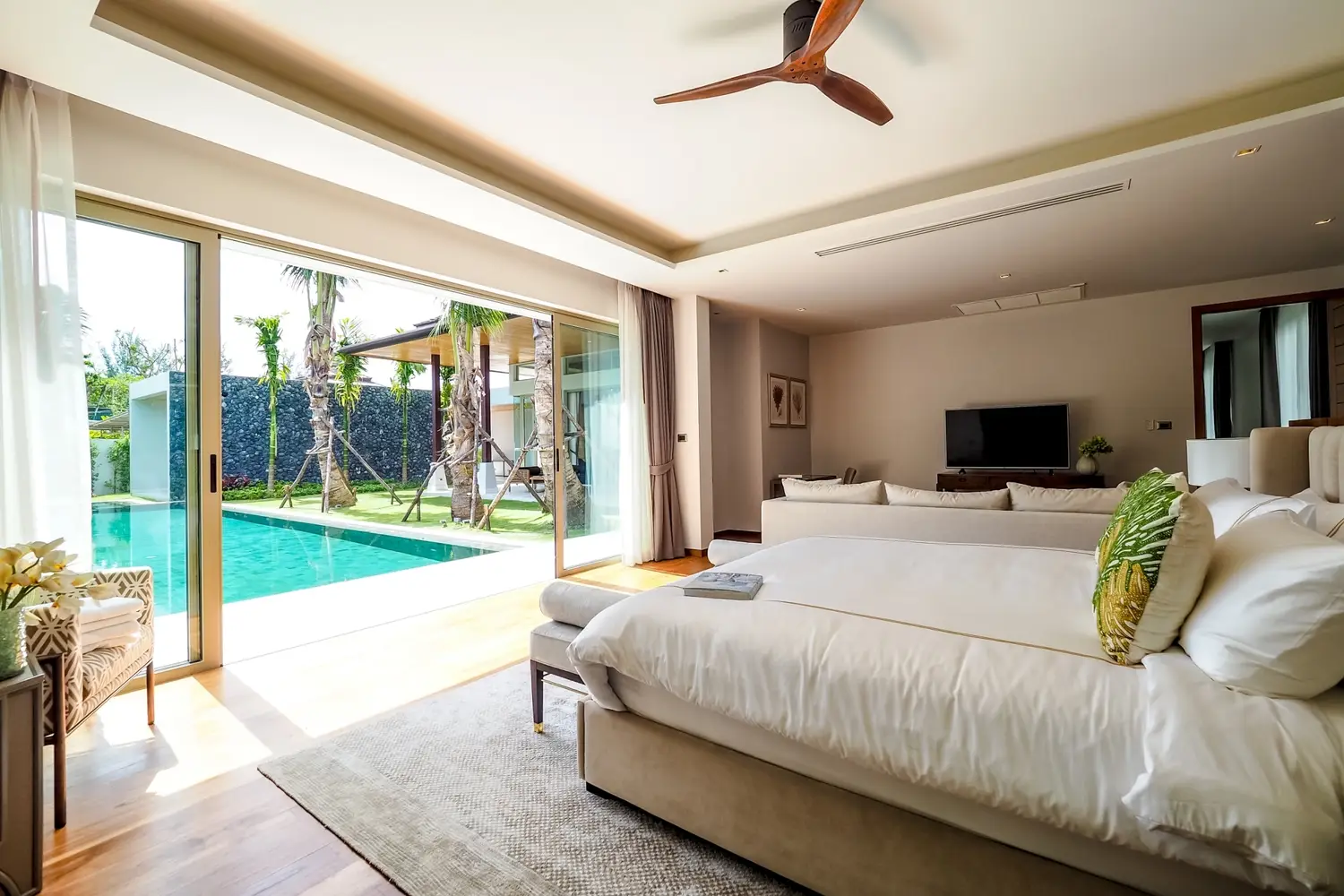 Four Seasons bedrooms 4 square 455